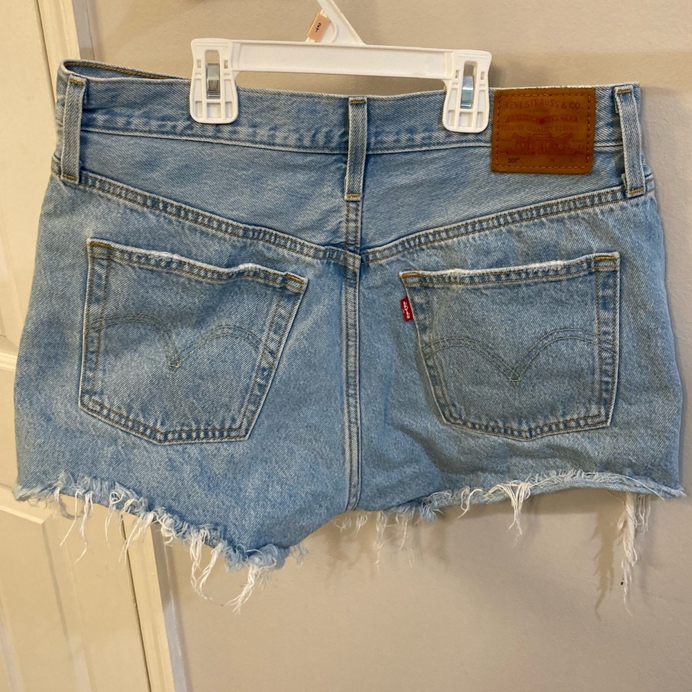 Levi’s 501 Denim Shorts raw hem high waisted light blue wash button fly sz 28 - Picture 2 of 5